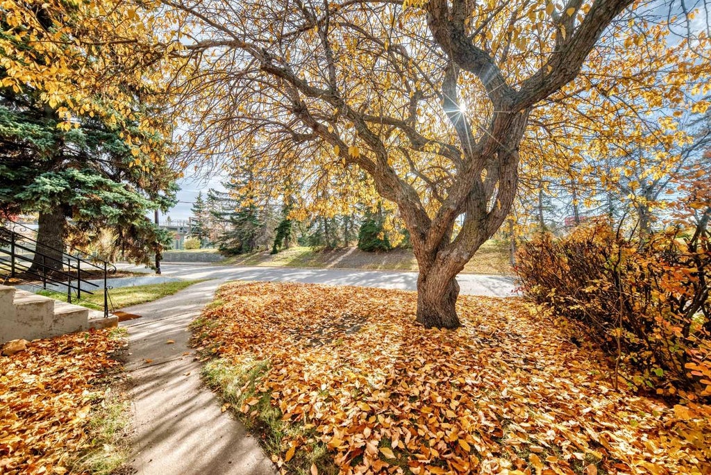 Photo of 2208 Capitol Hill Crescent NW, Calgary, AB T2M 4B9 (MLS # A2351727)