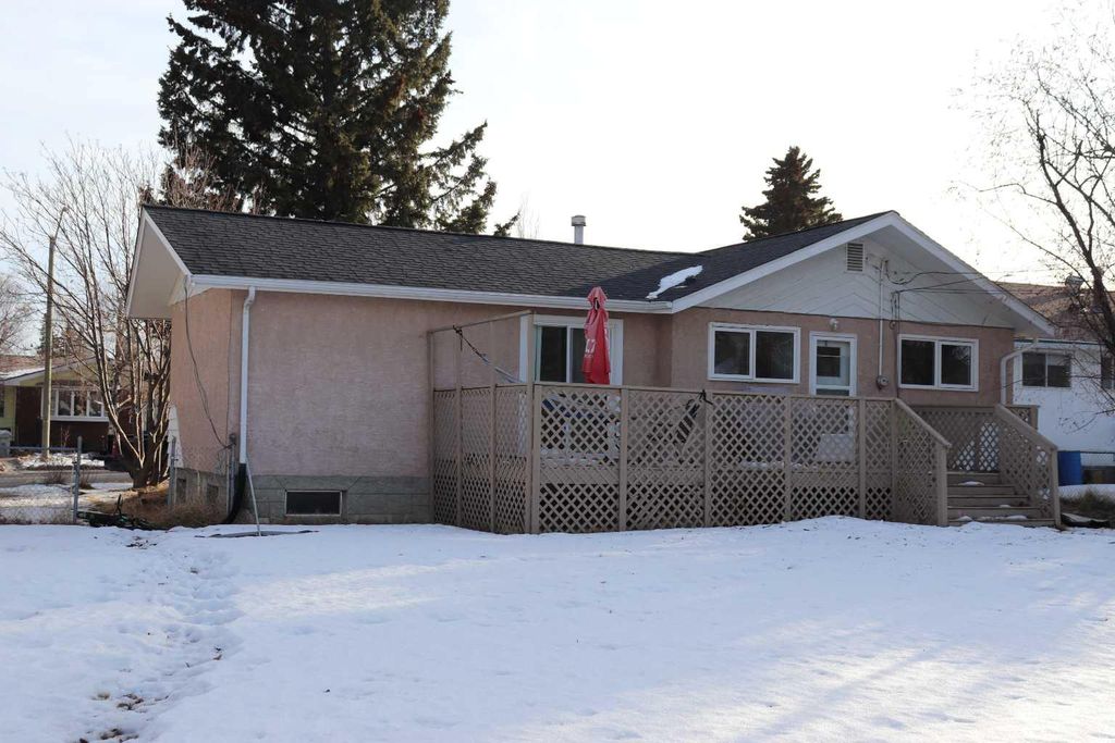 Photo of 4230 7 Avenue Ave, Edson, AB T7E 1A6 (MLS # A2294595)