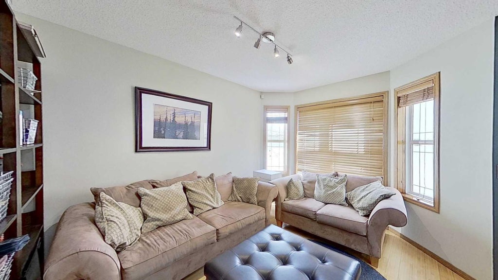 Photo of 29 Harvest Glen Link NE, Calgary, AB T3K 4N1 (MLS # A2342137)