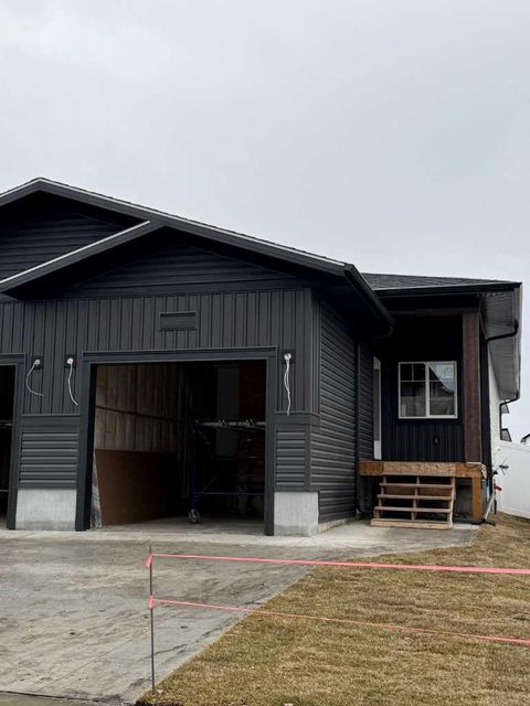 39 Ellington Crescent Red Deer AB T4P 3H1