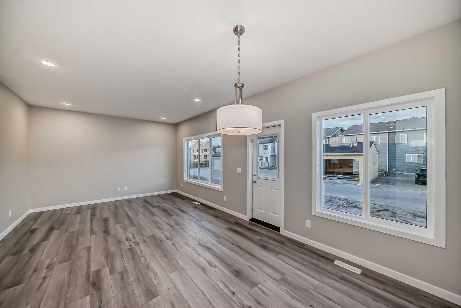 297 Homestead Crescent NE