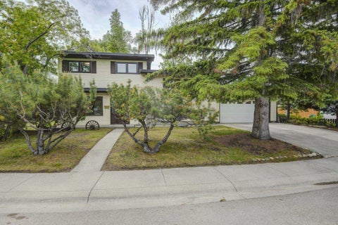 Photo of 1135 Southglen Drive SW, Calgary, AB T2W 0X2 (MLS # A2322162)