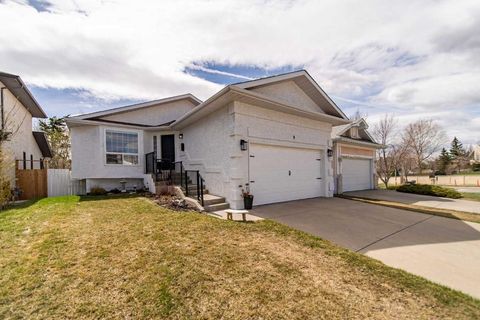 Photo of 9 Scripps Landing NW, Calgary, AB T3L 1V9 (MLS # A2308306)