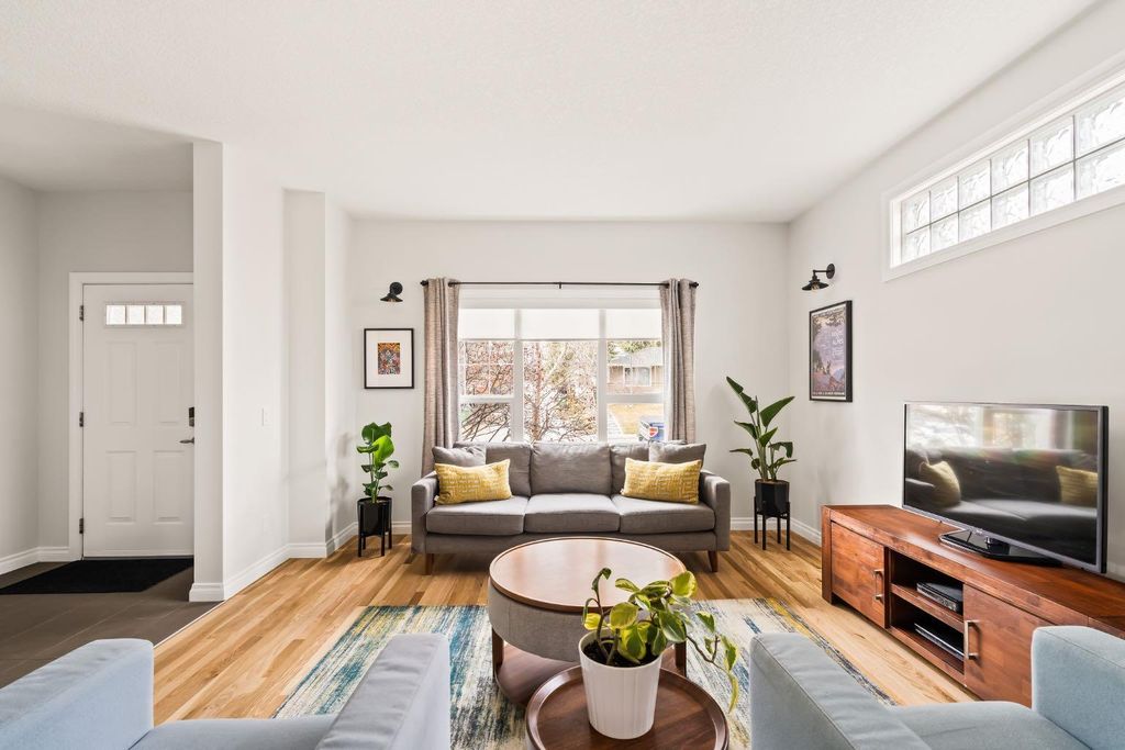 Photo of 3332 43 Street SW, Calgary, AB T3E 3P2 (MLS # A2303760)