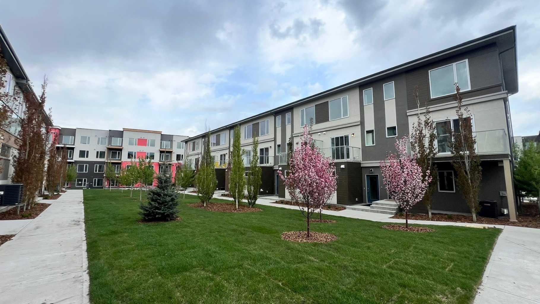 212 Shawnee Square SW