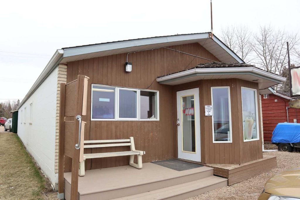 Photo of 5606 Lake Drive, Mulhurst Bay, AB T0C 2C0 (MLS # A2292983)