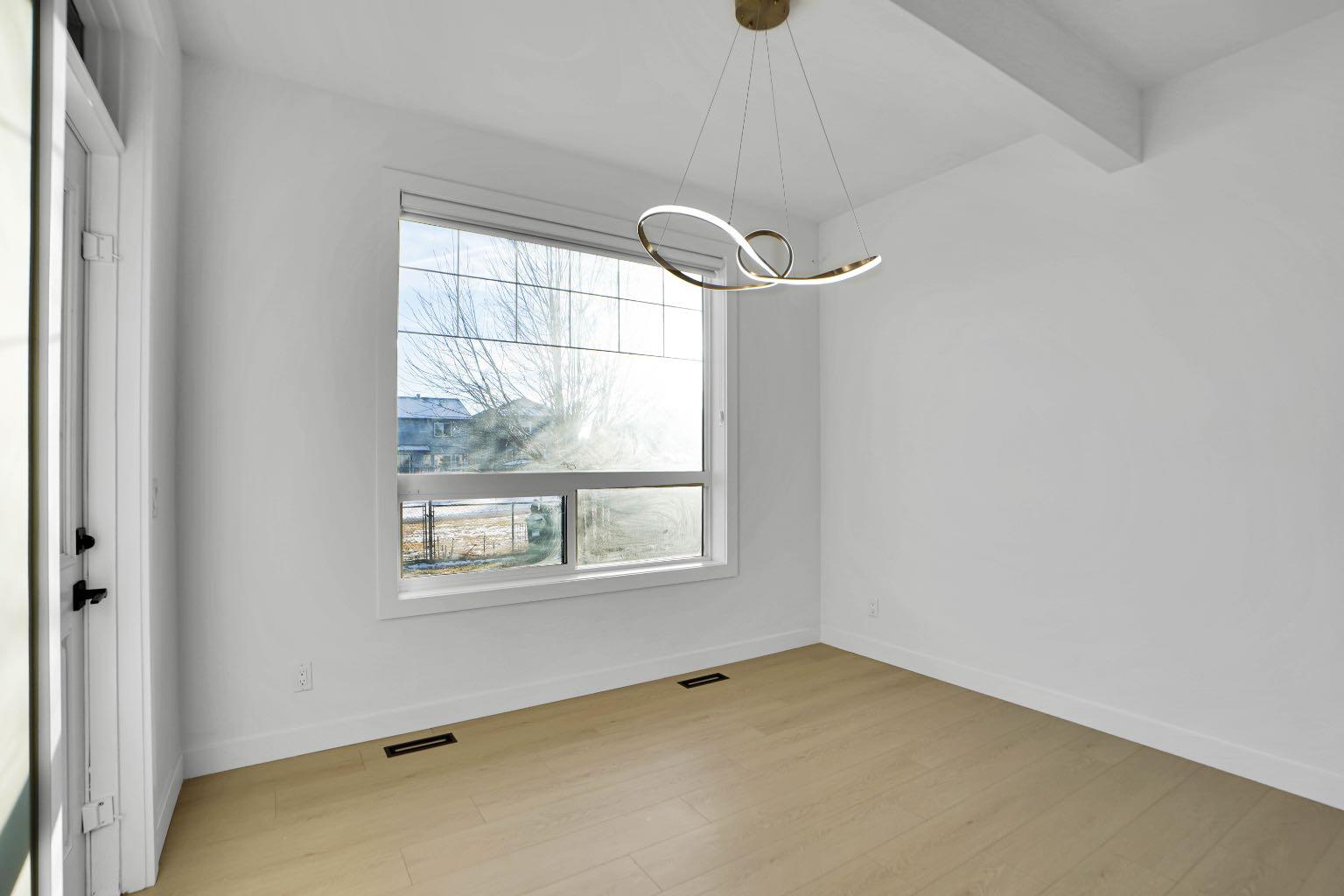 4 Skyview Springs Crescent NE