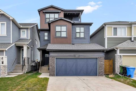 127 Creekstone Park SW Calgary AB T2X 5E9