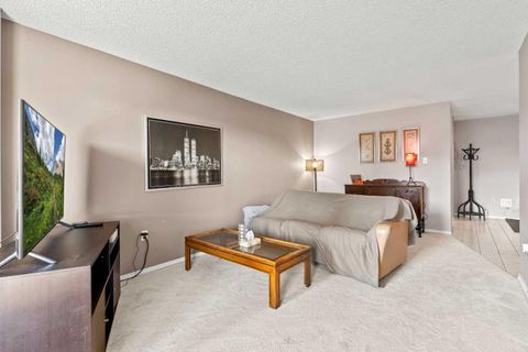718 12 Avenue SW 704 Calgary AB T2R 0H7