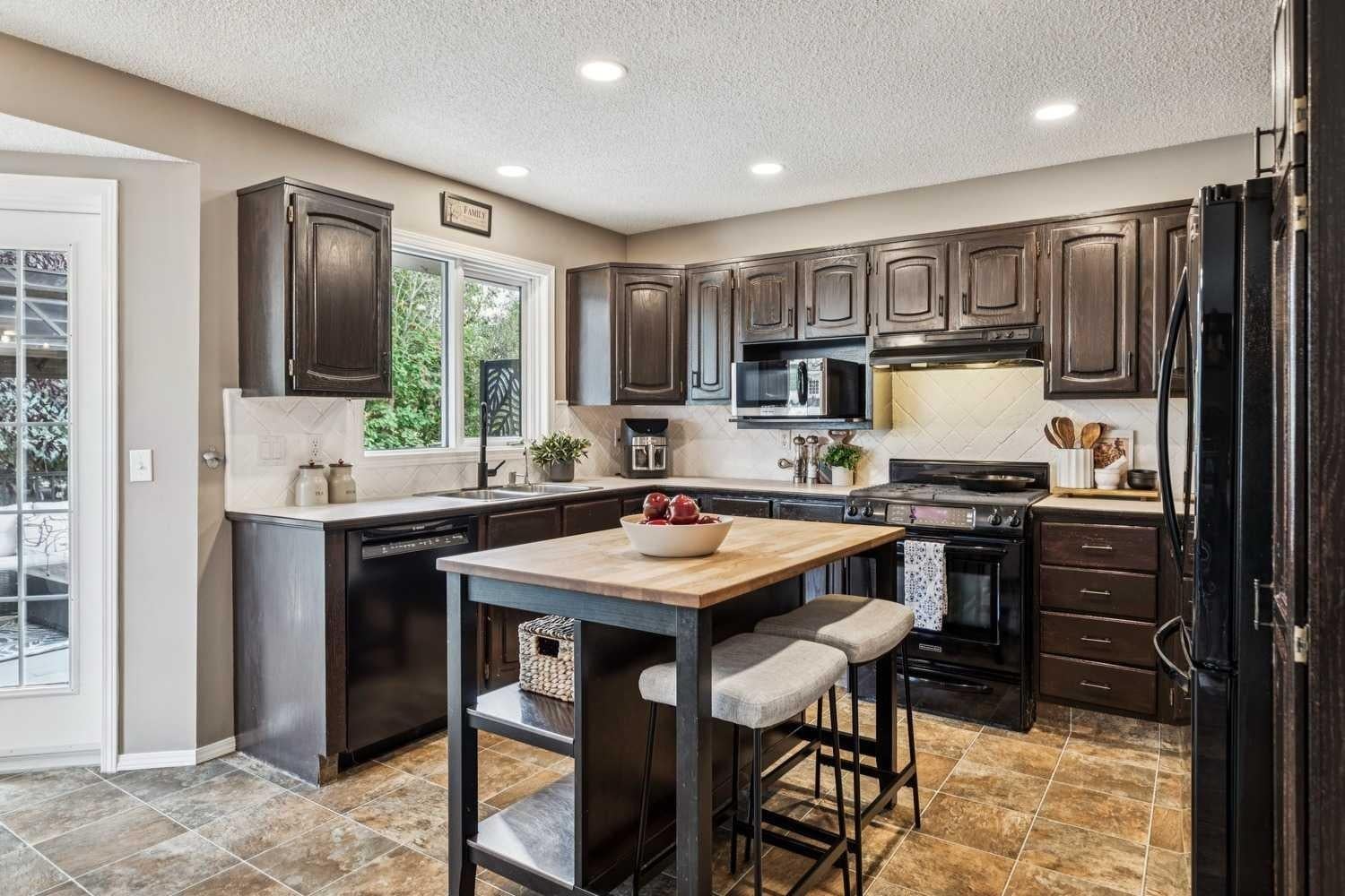 190 Mt Robson Close SE