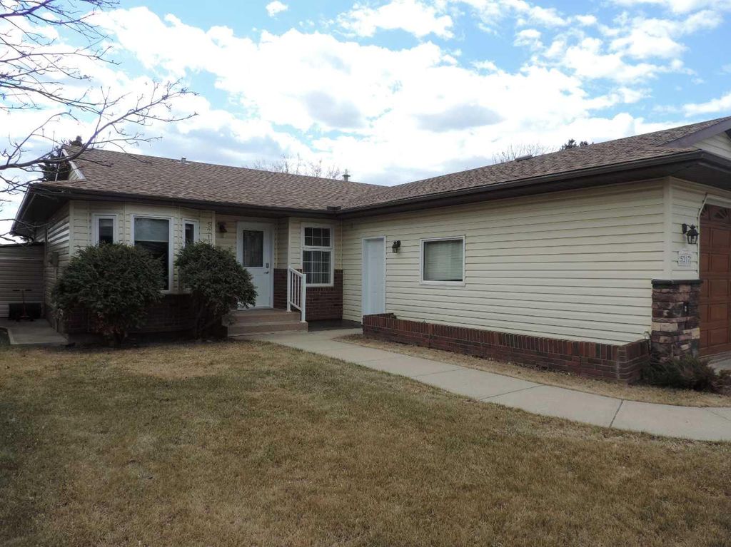 Photo of 5217 46 Avenue, Rimbey, AB T0C 2J0 (MLS # A2276142)