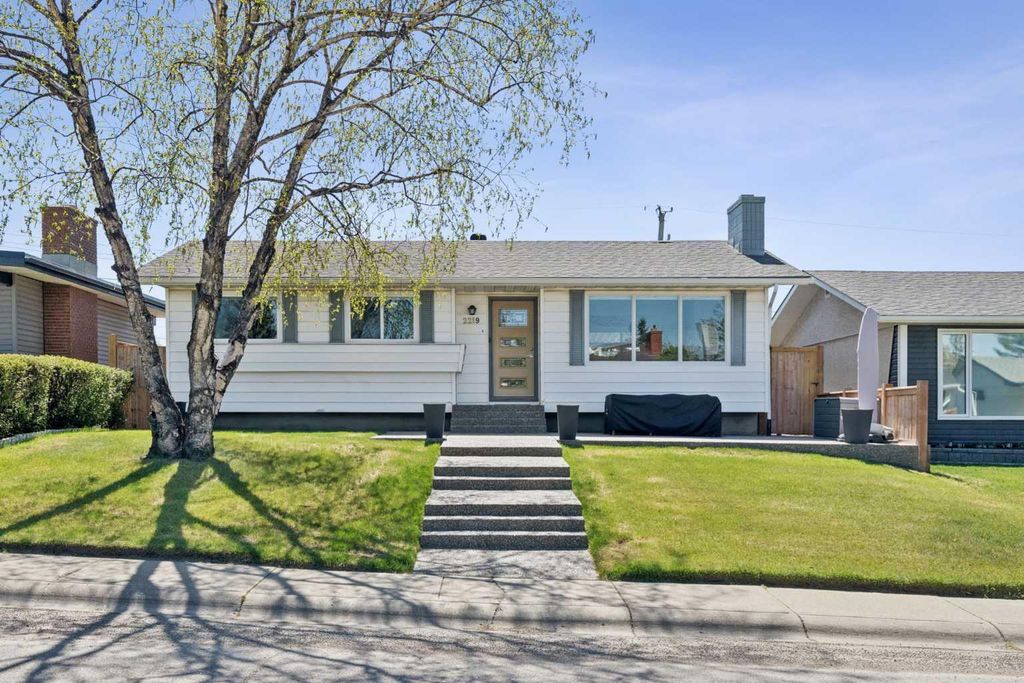 Photo of 2219 Munro Drive NE, Calgary, AB T2E 5Y7 (MLS # A2311544)