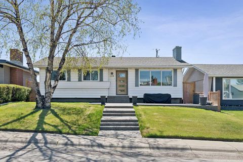 Photo of 2219 Munro Drive NE, Calgary, AB T2E 5Y7 (MLS # A2311544)