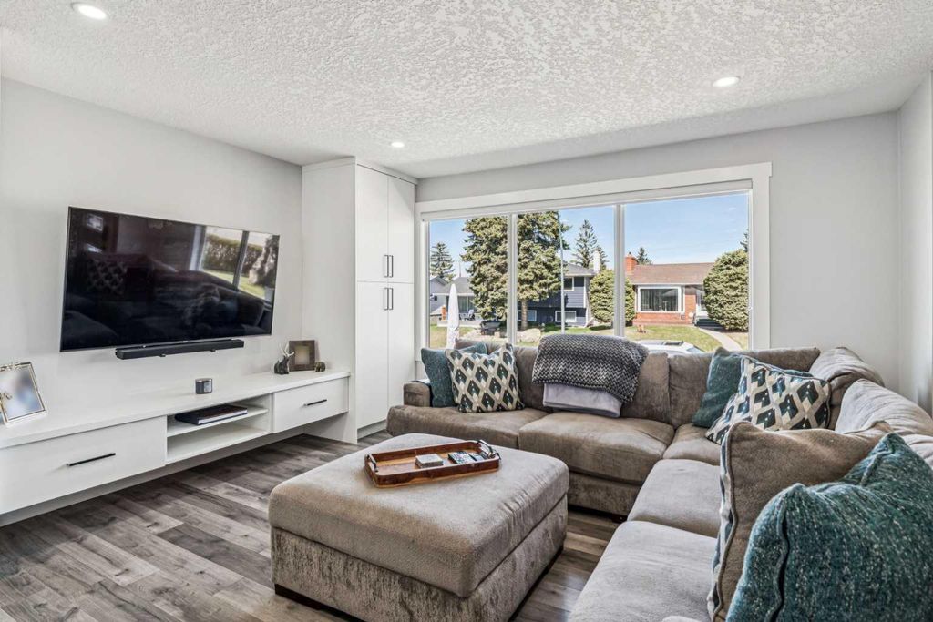 Photo of 2219 Munro Drive NE, Calgary, AB T2E 5Y7 (MLS # A2311544)