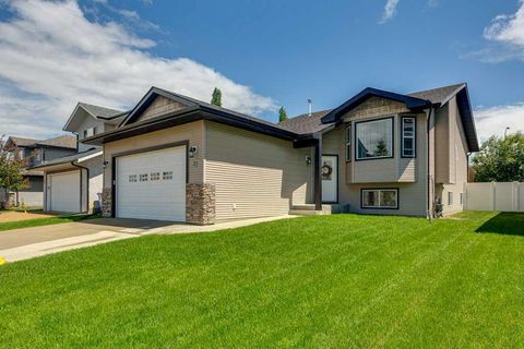 Photo of 39 Isaacson Crescent, Red Deer, AB T4R 3N1 (MLS # A2322492)