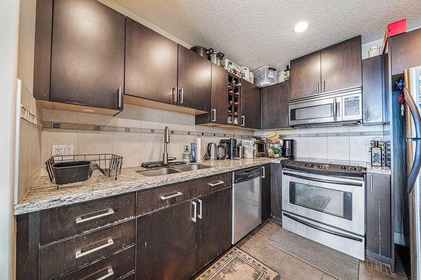 77 Spruce Place SW 2102