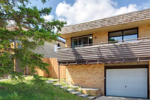 Photo of 7833 Hunterquay Road NW, Calgary, AB T2K 4V1 (MLS # A2317214)