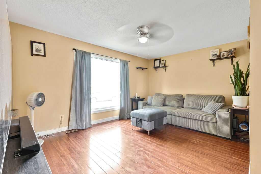 44 Falwood Crescent NE