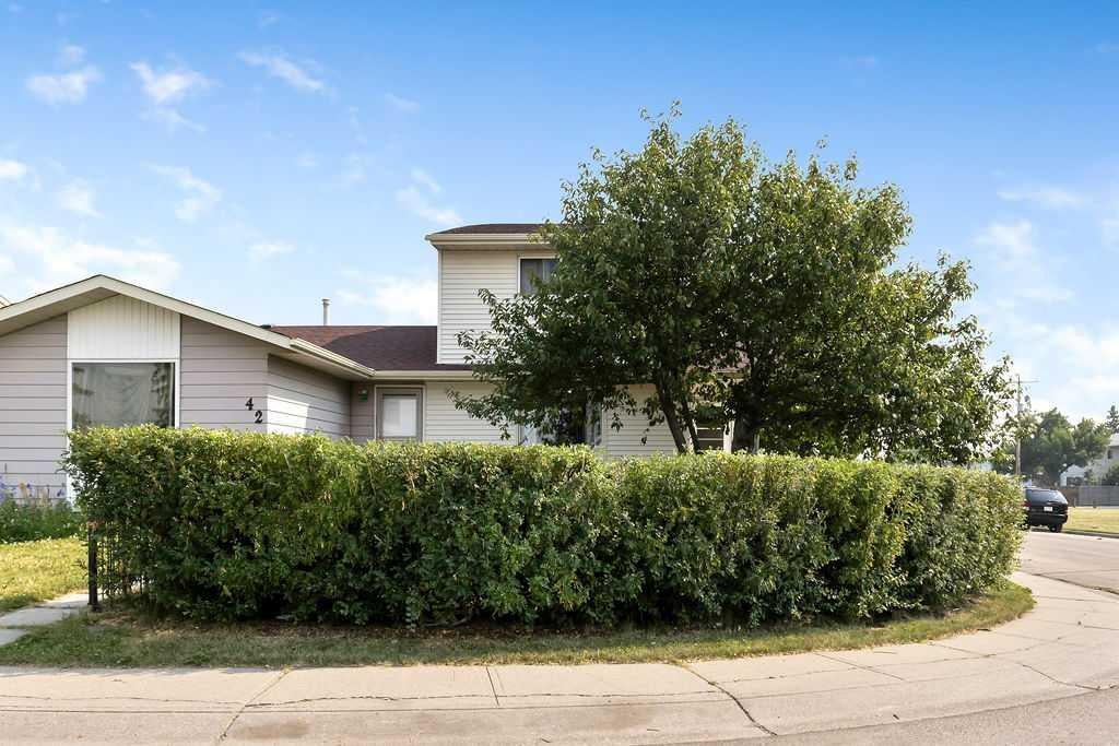 44 Falwood Crescent NE