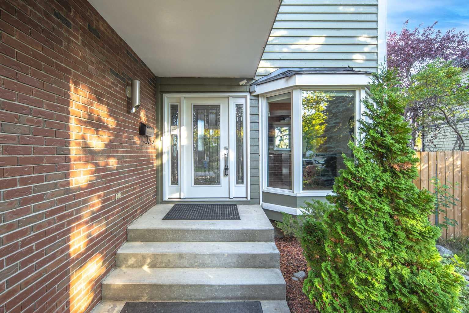 44 Stradwick Way SW