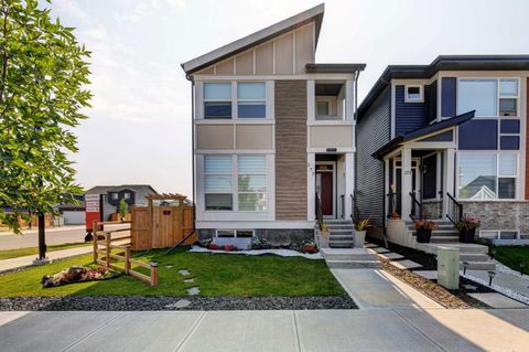 Photo of 177 Belmont Boulevard SW, Calgary, AB T2X 4W4 (MLS # A2256702) Photo of 177 Belmont Boulevard SW, Calgary, AB T2X 4W4 (MLS # A2256702)