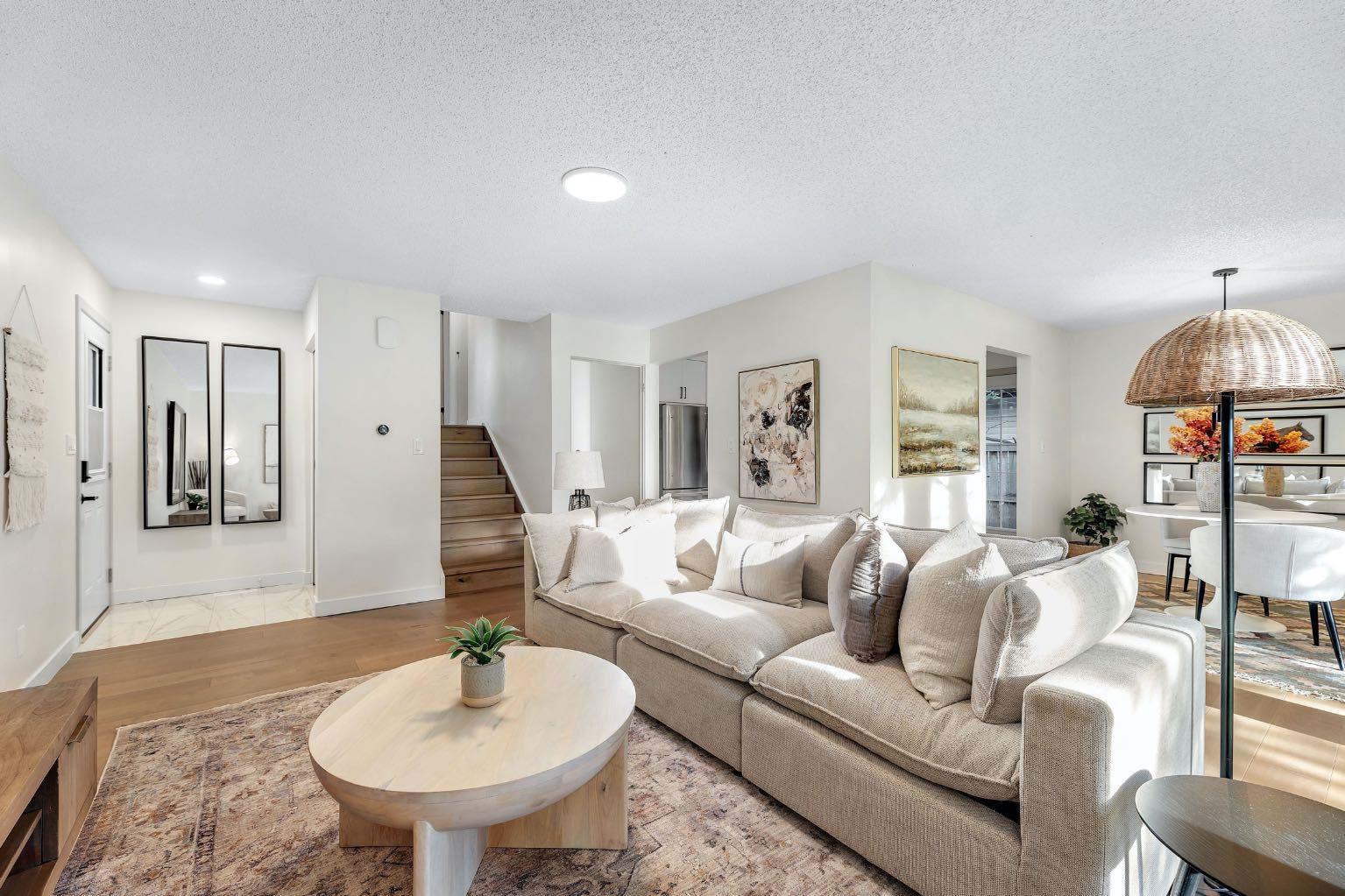 212 Midlawn Close SE