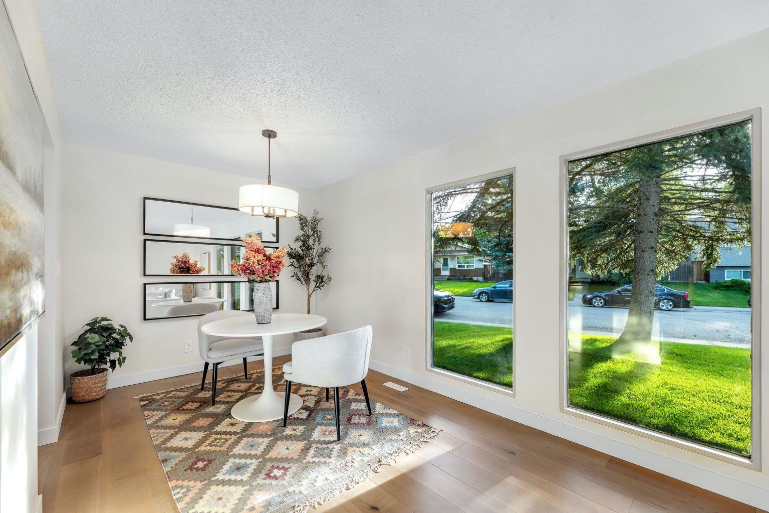 212 Midlawn Close SE