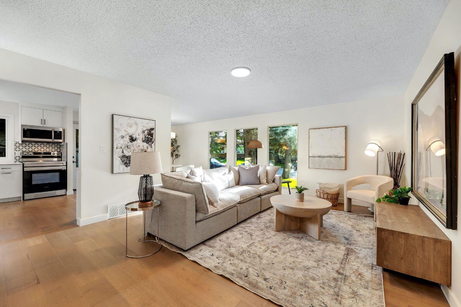 212 Midlawn Close SE