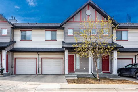 Photo of 36 Everridge Gardens SW, Calgary, AB T2Y 0H1 (MLS # A2309371)
