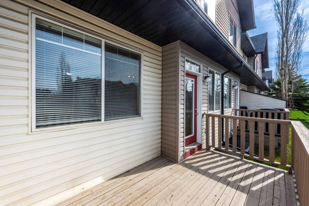 Photo of 36 Everridge Gardens SW, Calgary, AB T2Y 0H1 (MLS # A2309371)