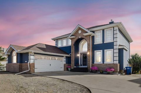 52 Canoe Road SW Airdrie AB T4B 2L5