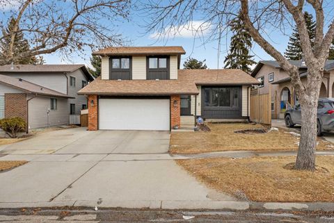 1480 Berkley Drive NW Calgary AB T3K 1T8