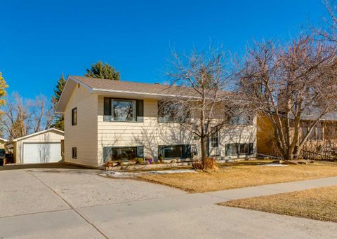 Photo of 10012 Oakfield Drive SW, Calgary, AB T2V 4B4 (MLS # A2309361)