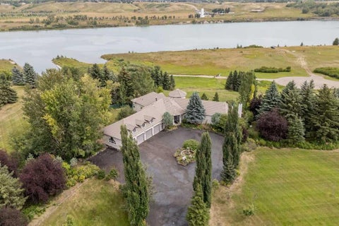 Photo of 142 Emerald Bay Drive, Rural Rocky View County, AB T3Z 1E2 (MLS # A2339813)