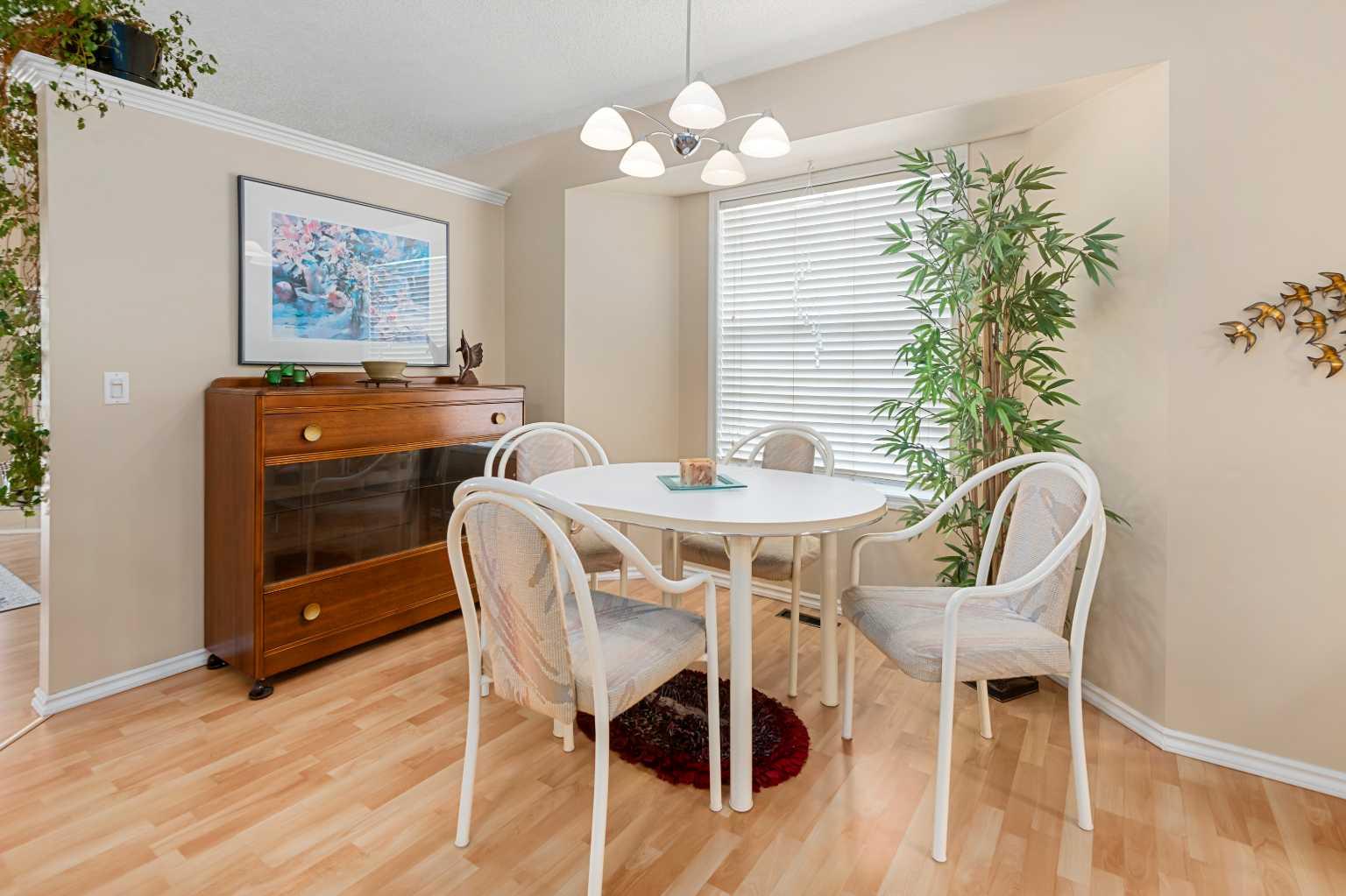 315 De Foras Close NW