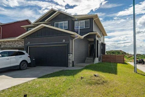 Photo of 1241 Westmount Drive, Strathmore, AB T1Y 1Y6 (MLS # A2322245)