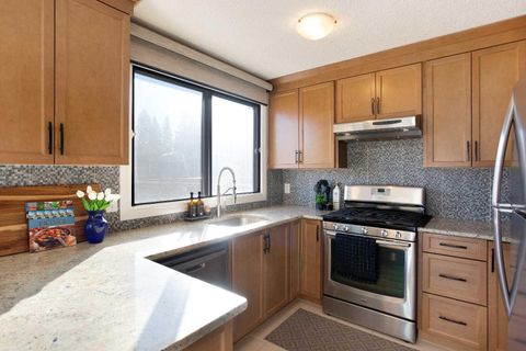 5019 46 Avenue SW 19 Calgary AB T3E 6R1