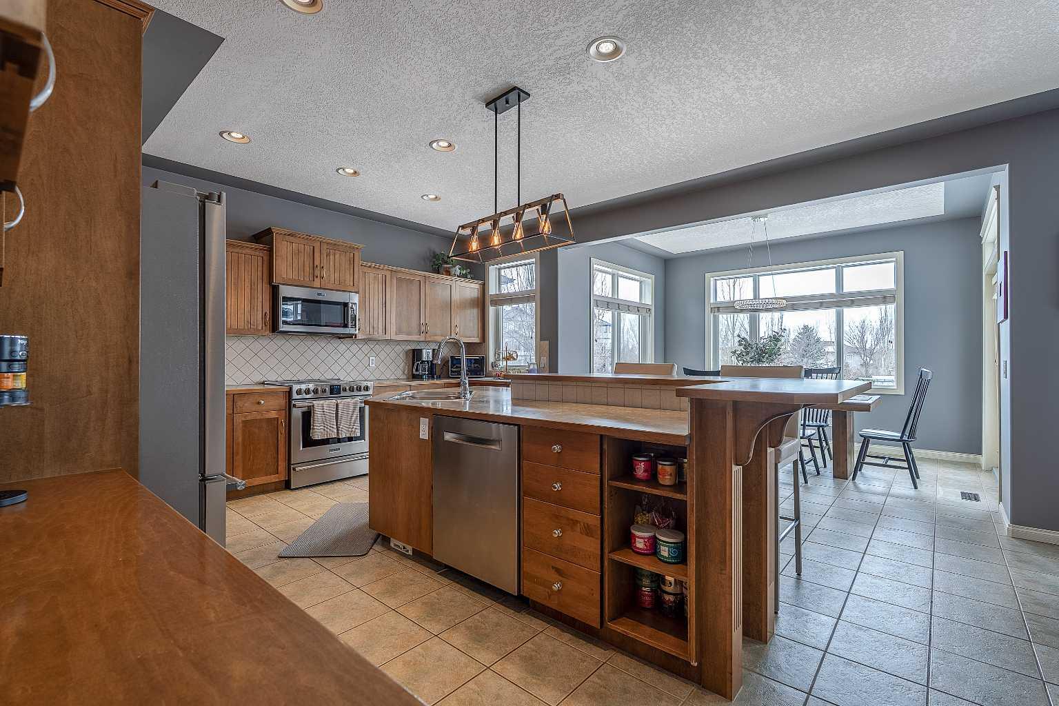 812 Coopers Drive SW