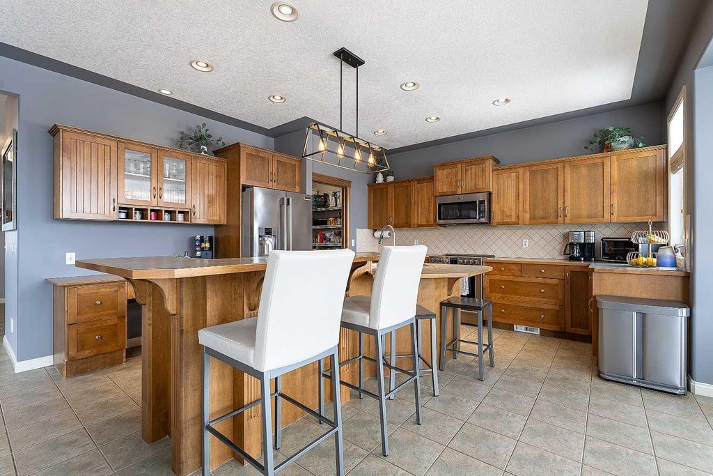 Photo of 812 Coopers Drive SW, Airdrie, AB T4B 2W3 (MLS # A2305355)