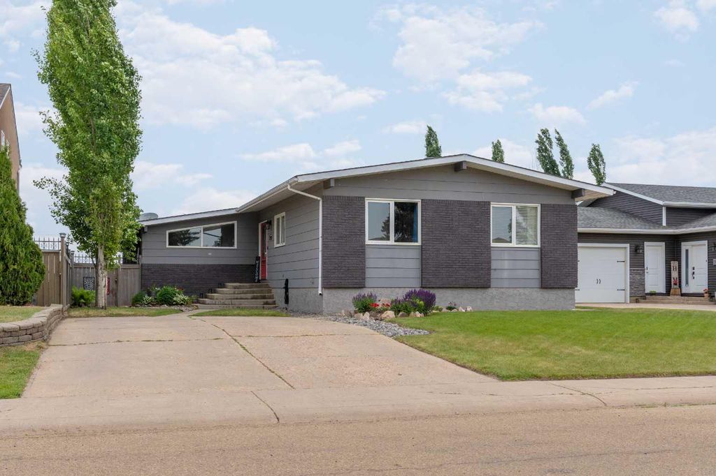 Photo of 5228 59 Avenue, Viking, AB T0B 4N0 (MLS # A2304901)