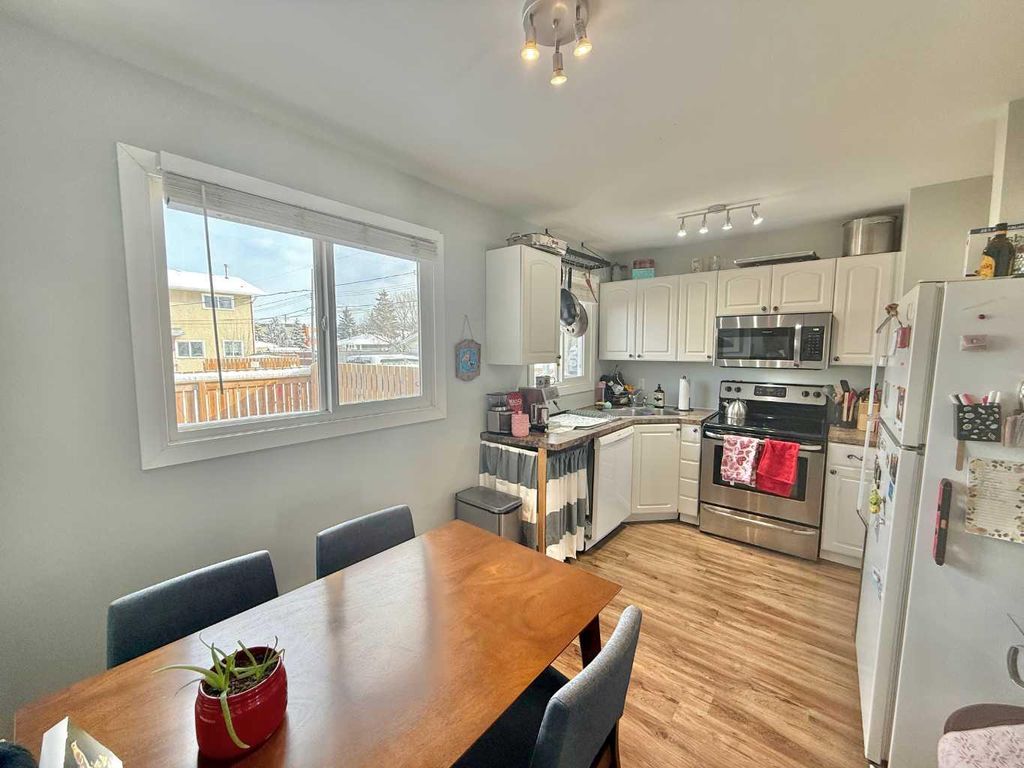 Photo of 441 Switzer Drive #24, Hinton, AB T7V 1Z7 (MLS # A2287000)