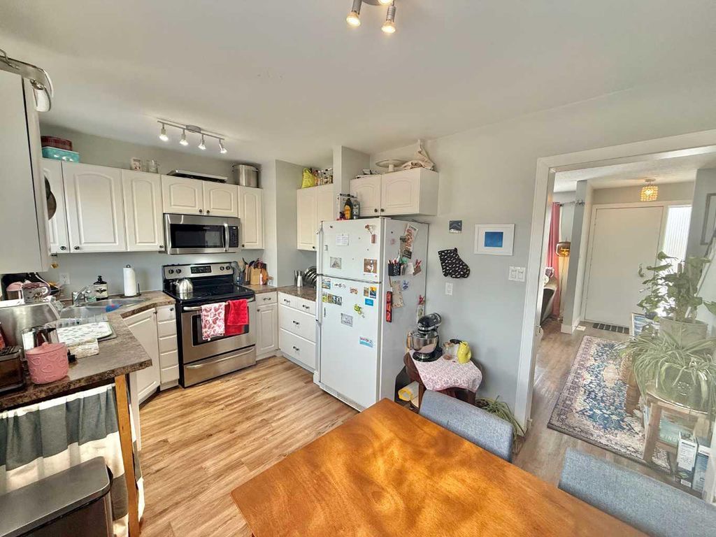 Photo of 441 Switzer Drive #24, Hinton, AB T7V 1Z7 (MLS # A2287000)