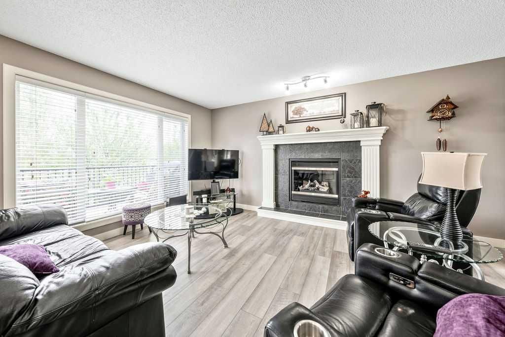 Photo of 20 Sherwood Rise NW, Calgary, AB T3R 1P3 (MLS # A2283327)