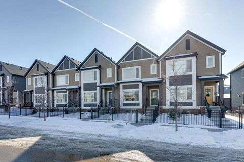 1051 Lanark Boulevard SE Airdrie AB T4A 3L6