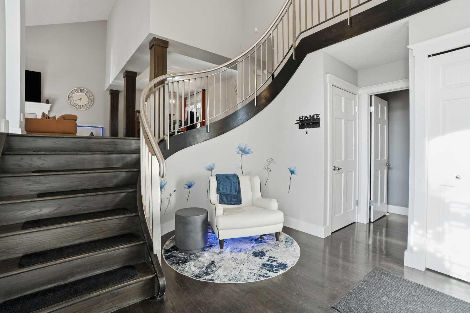 311 Coach Light Bay SW