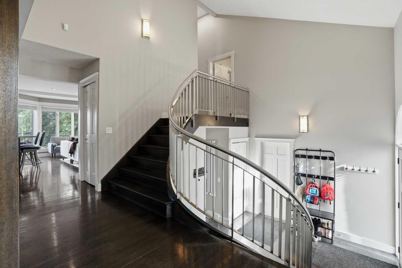 311 Coach Light Bay SW