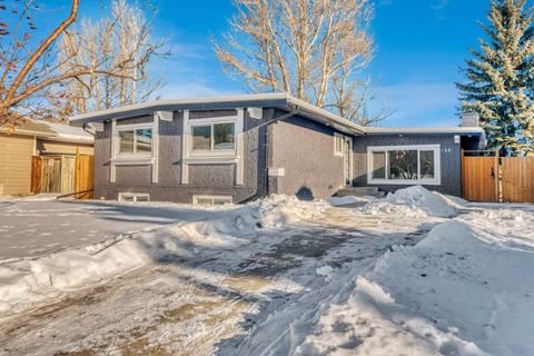 128 Cantrell Place SW Calgary AB T2W 1X2
