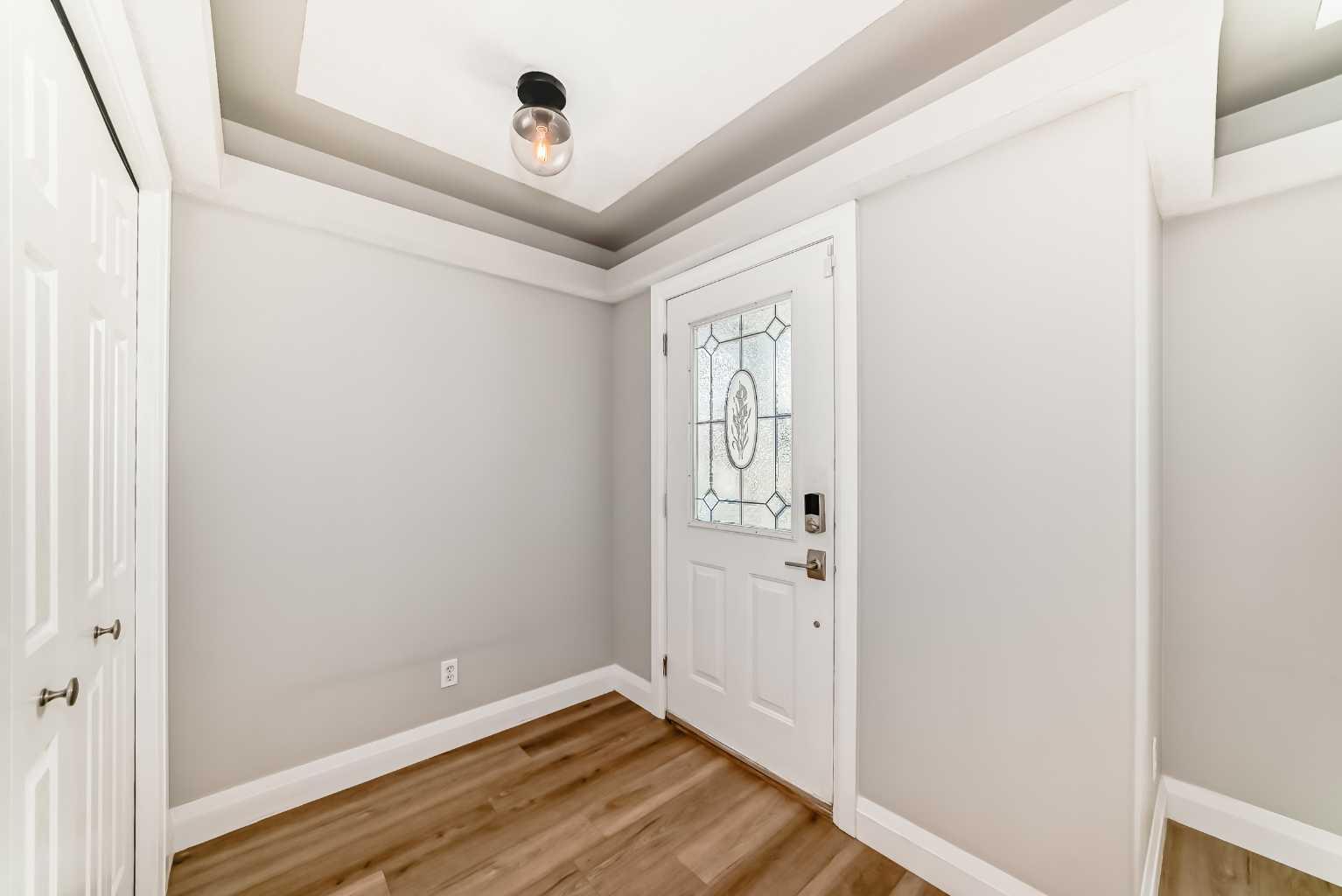 237 Tarington Close NE