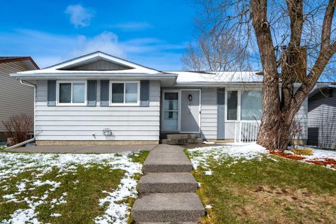 Photo of 640 Rundleridge Drive NE, Calgary, AB T1Y 2K9 (MLS # A2305752)