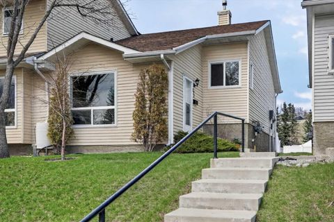 Photo of 171 Deerfield Drive SE, Calgary, AB T2J 7B7 (MLS # A2306881)
